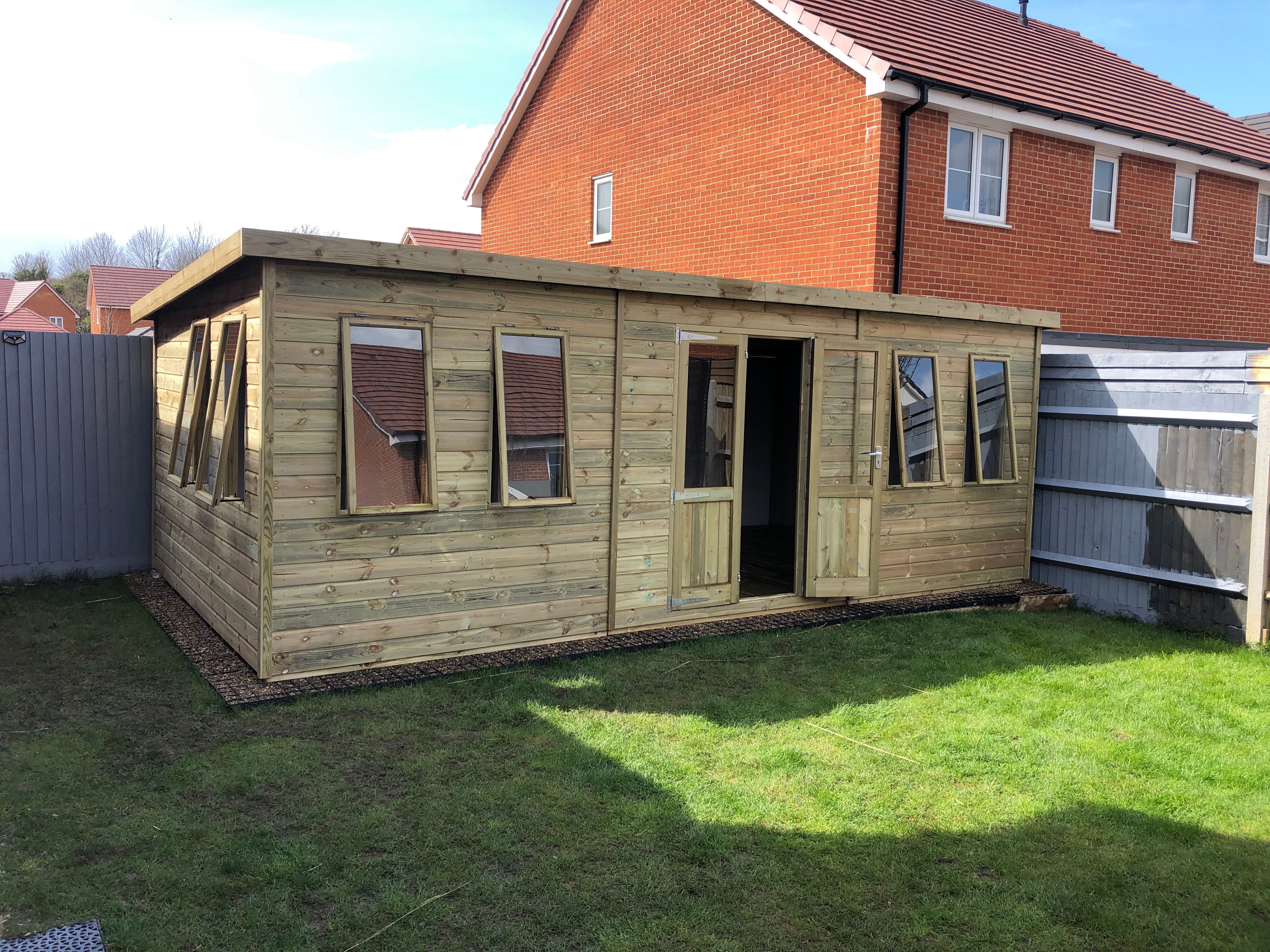 CUSTOM 20 x 10 Hastings