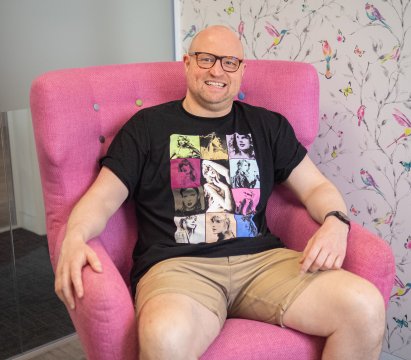 adam-chair